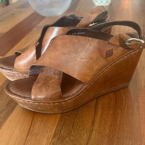 Born Women's Tan Leather Crisscross Sandals